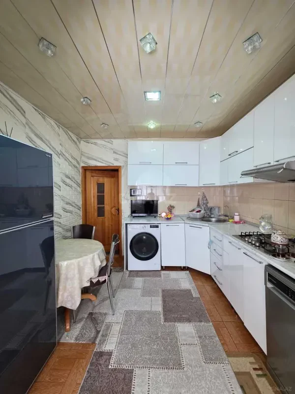 Satılır 5 otaqlı mənzil 120 m²