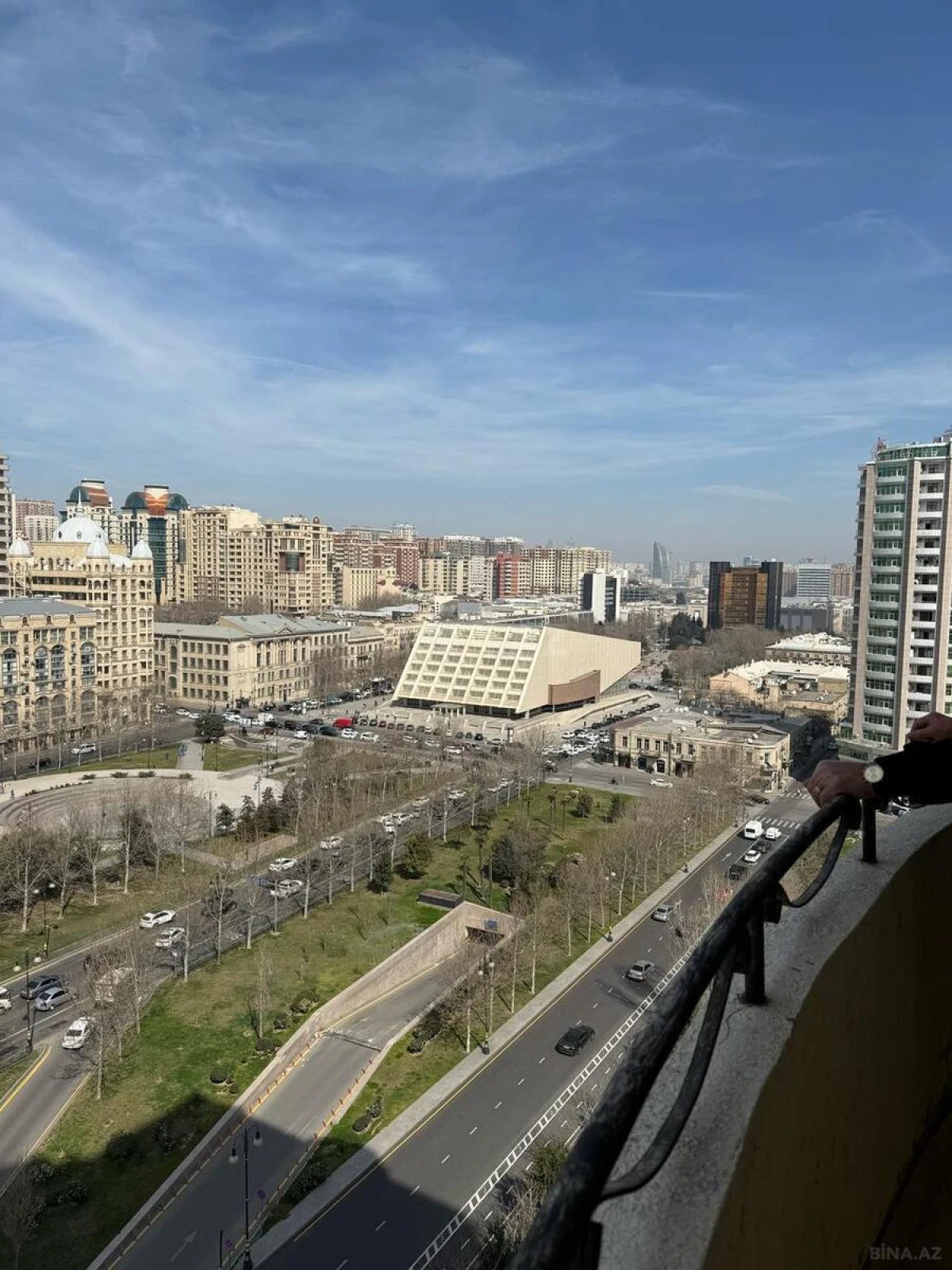Satılır 3 otaqlı mənzil 148 m²