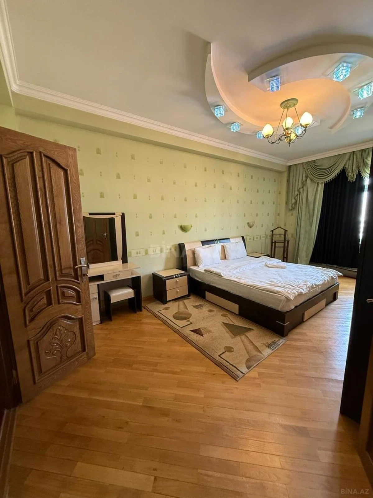 Satılır 3 otaqlı mənzil 148 m²
