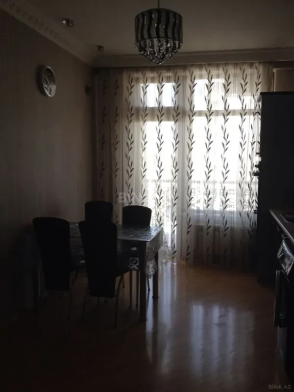 Kirayə verilir 2 otaqlı mənzil 110 m²