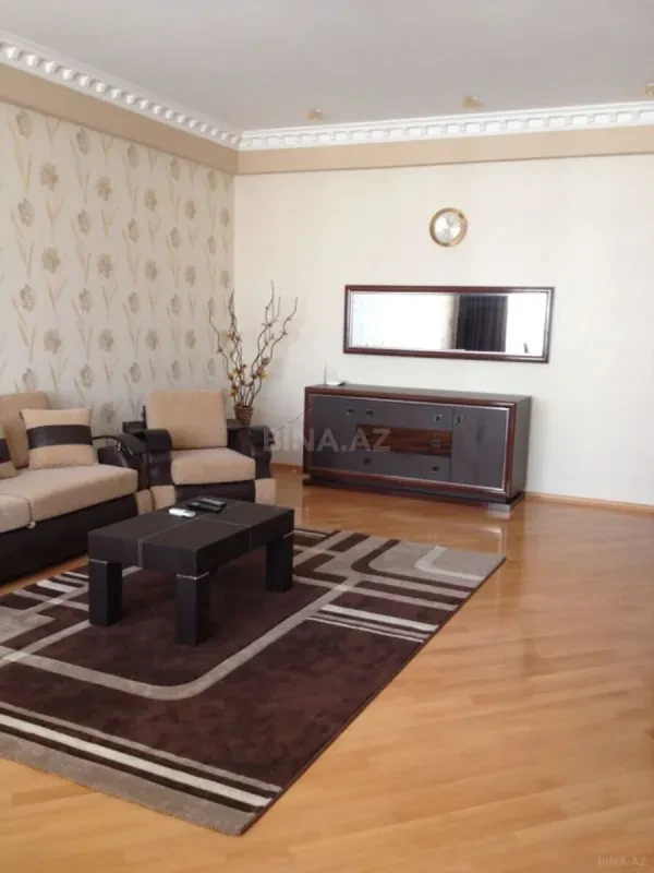 Kirayə verilir 2 otaqlı mənzil 110 m²