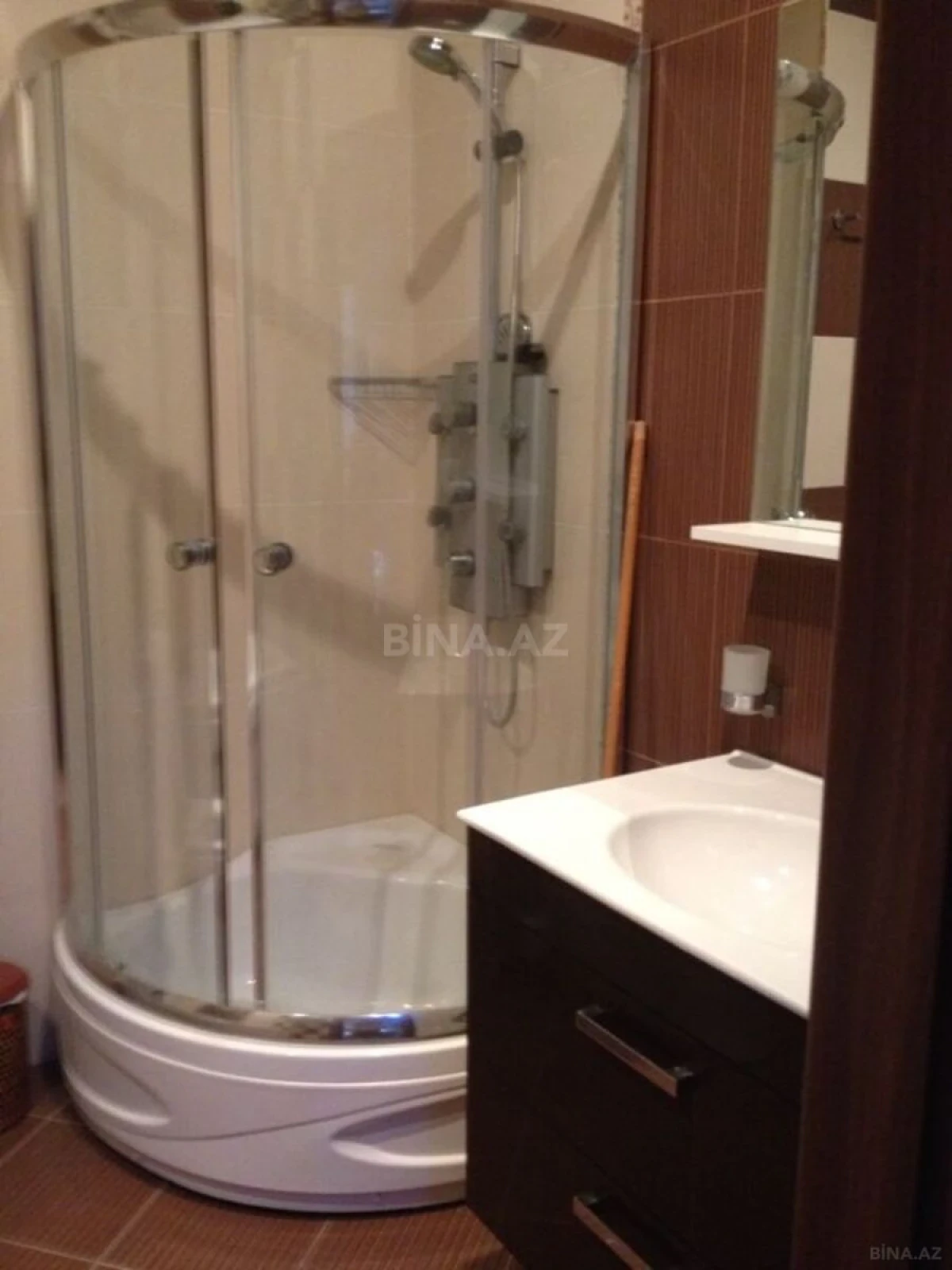 Kirayə verilir 2 otaqlı mənzil 110 m²