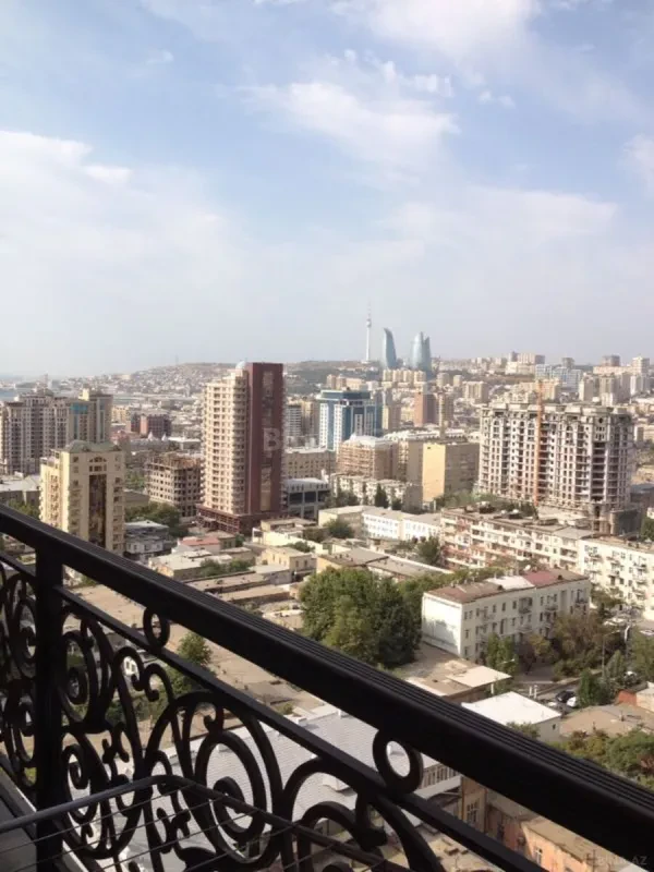 Kirayə verilir 2 otaqlı mənzil 110 m²