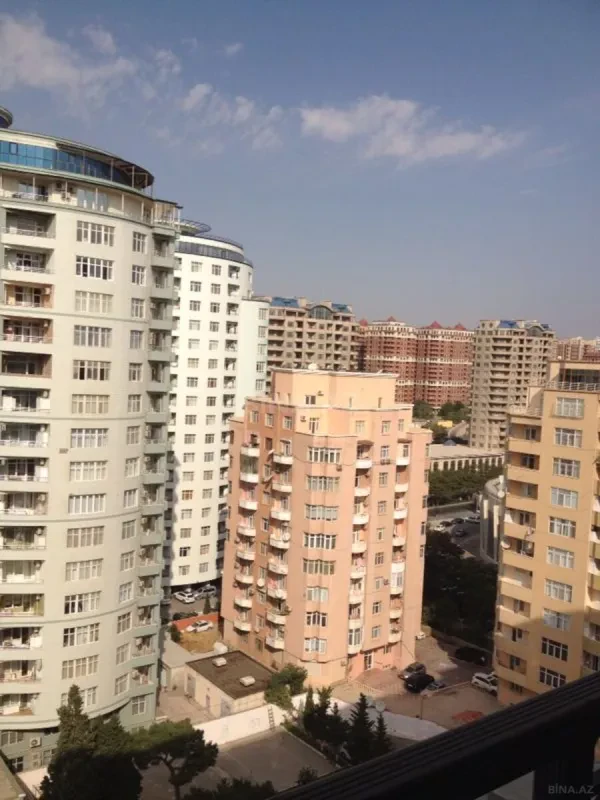 Kirayə verilir 2 otaqlı mənzil 110 m²