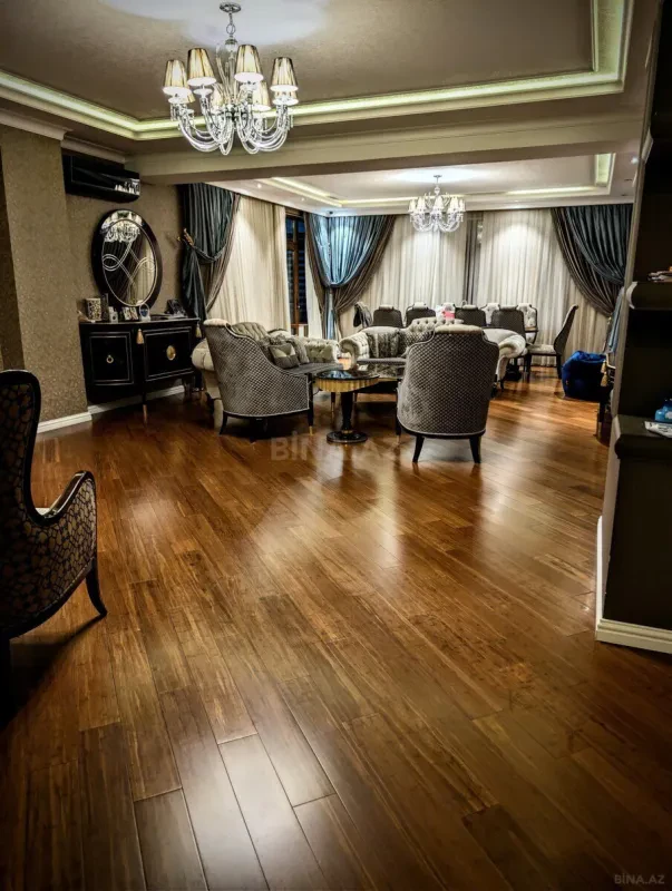 Satılır 5 otaqlı mənzil 300 m²
