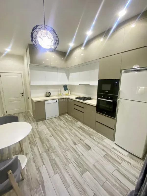 Kirayə verilir 3 otaqlı mənzil 110 m²