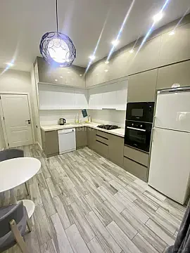 Kirayə verilir 3 otaqlı mənzil 110 m² — Bakı 3 otaq 110.00 m²