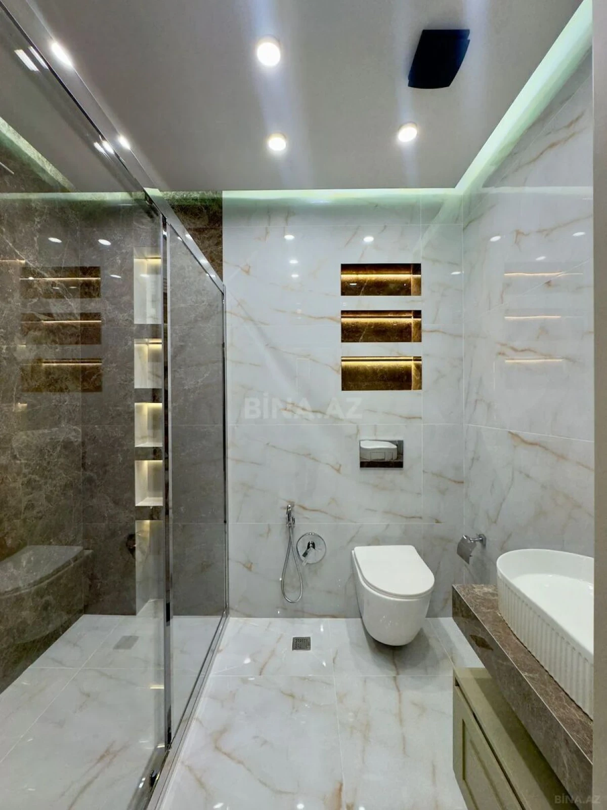 Satılır 3 otaqlı mənzil 98 m²