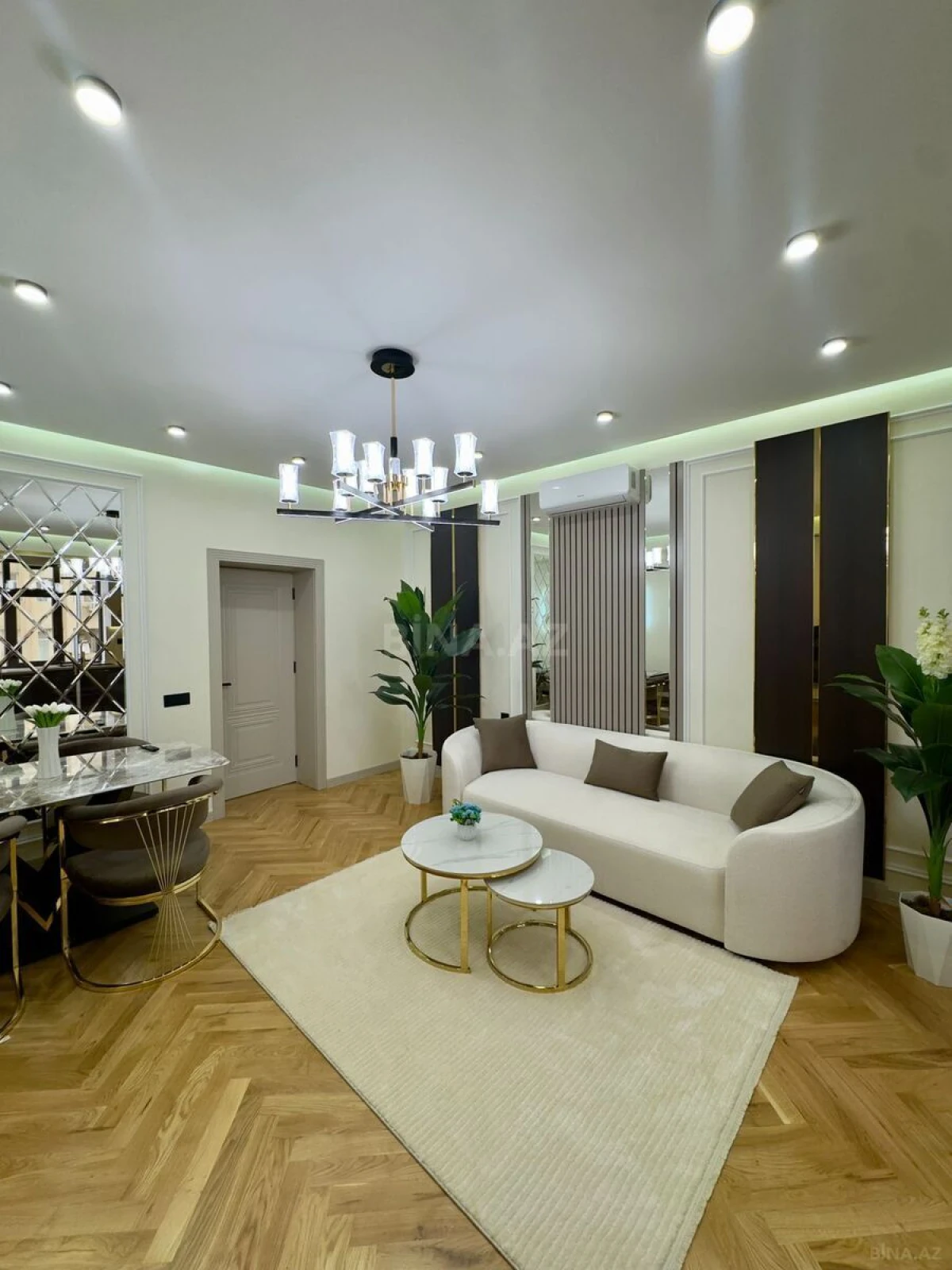 Satılır 3 otaqlı mənzil 98 m²