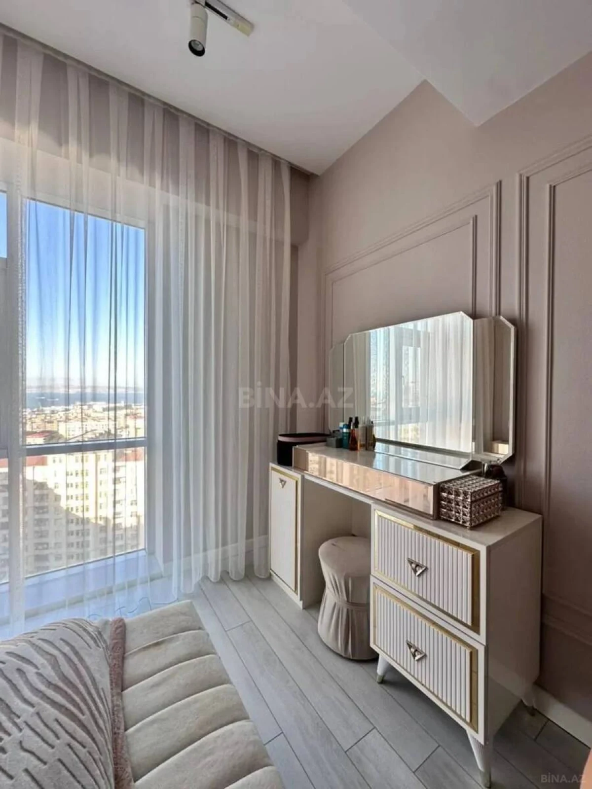 Kirayə verilir 2 otaqlı mənzil 85 m²