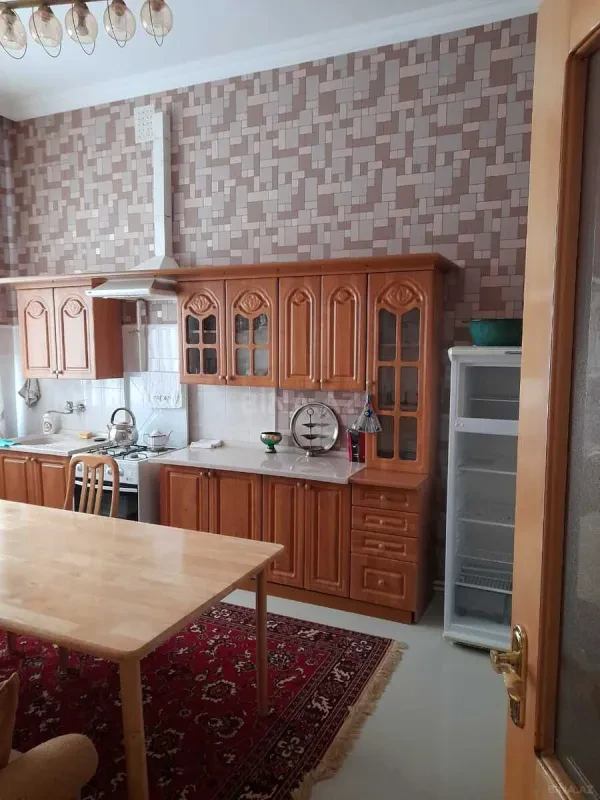 Satılır 5 otaqlı həyət evi 260 m²