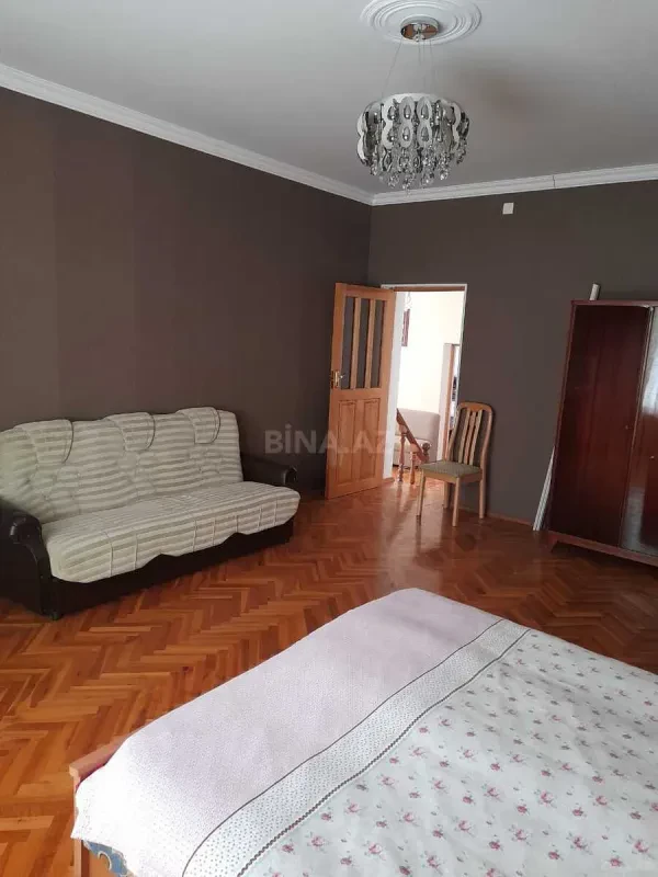 Satılır 5 otaqlı həyət evi 260 m²