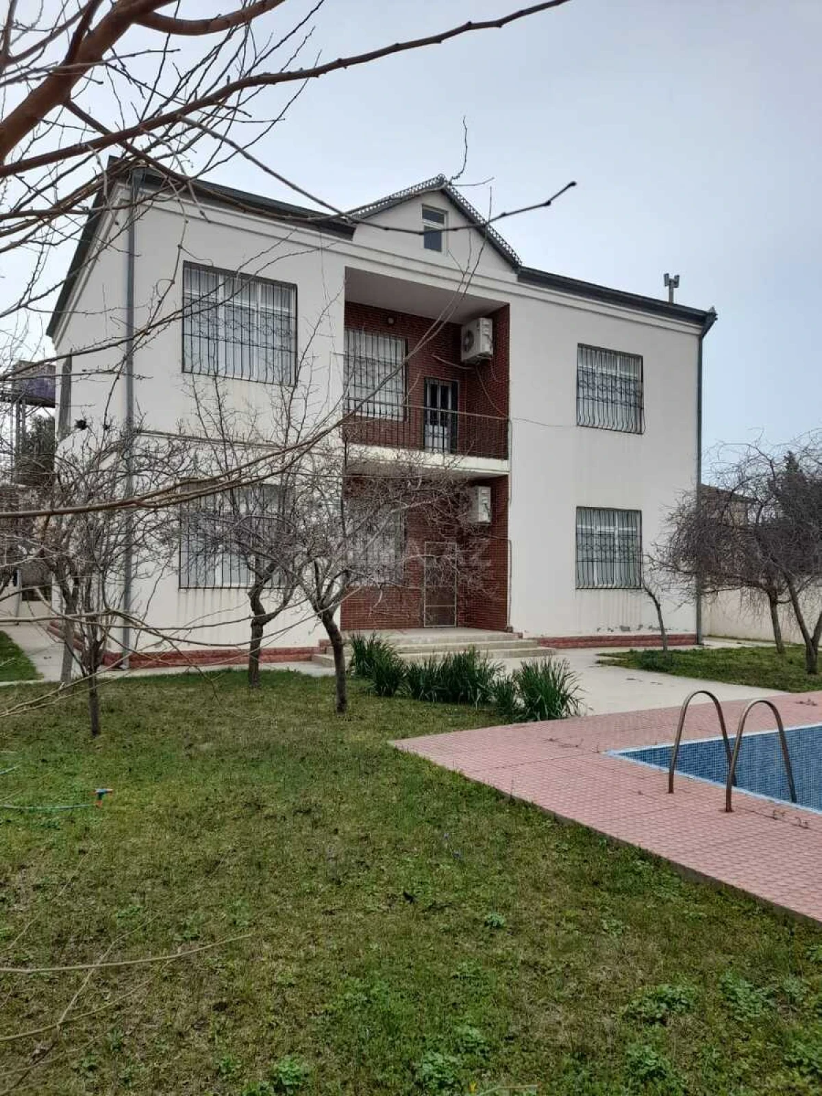 Satılır 5 otaqlı həyət evi 260 m²