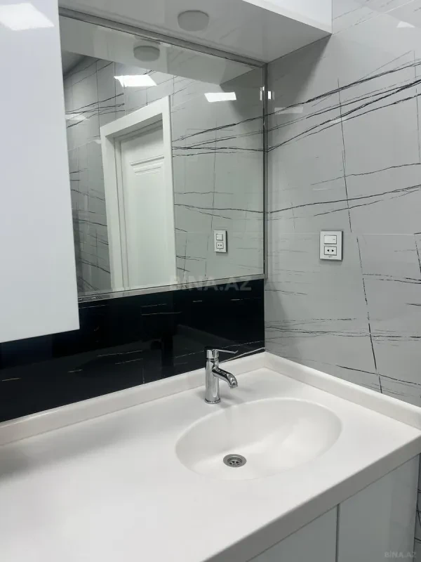 Kirayə verilir 2 otaqlı mənzil 68 m²