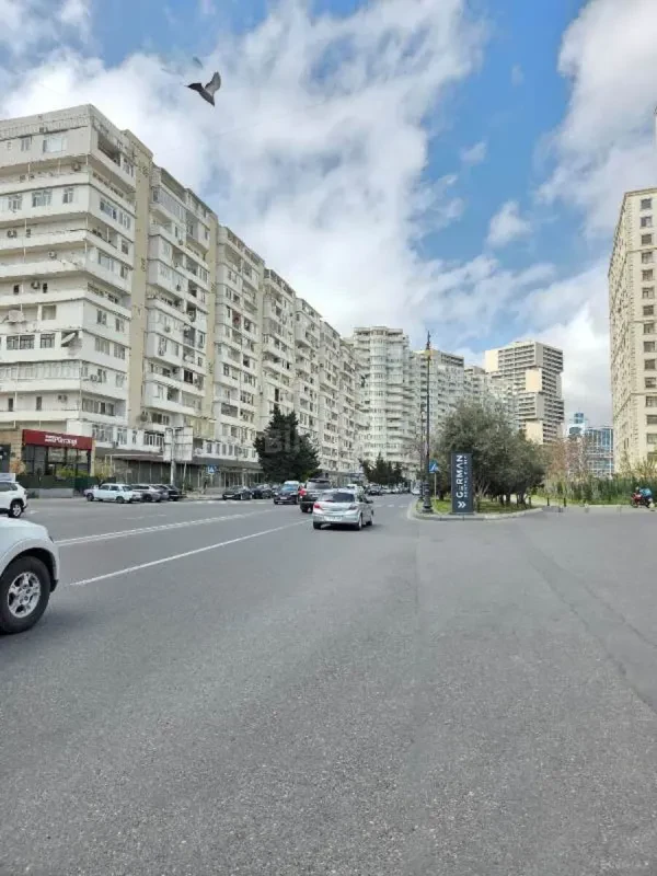 Satılır 2 otaqlı mənzil 65 m²