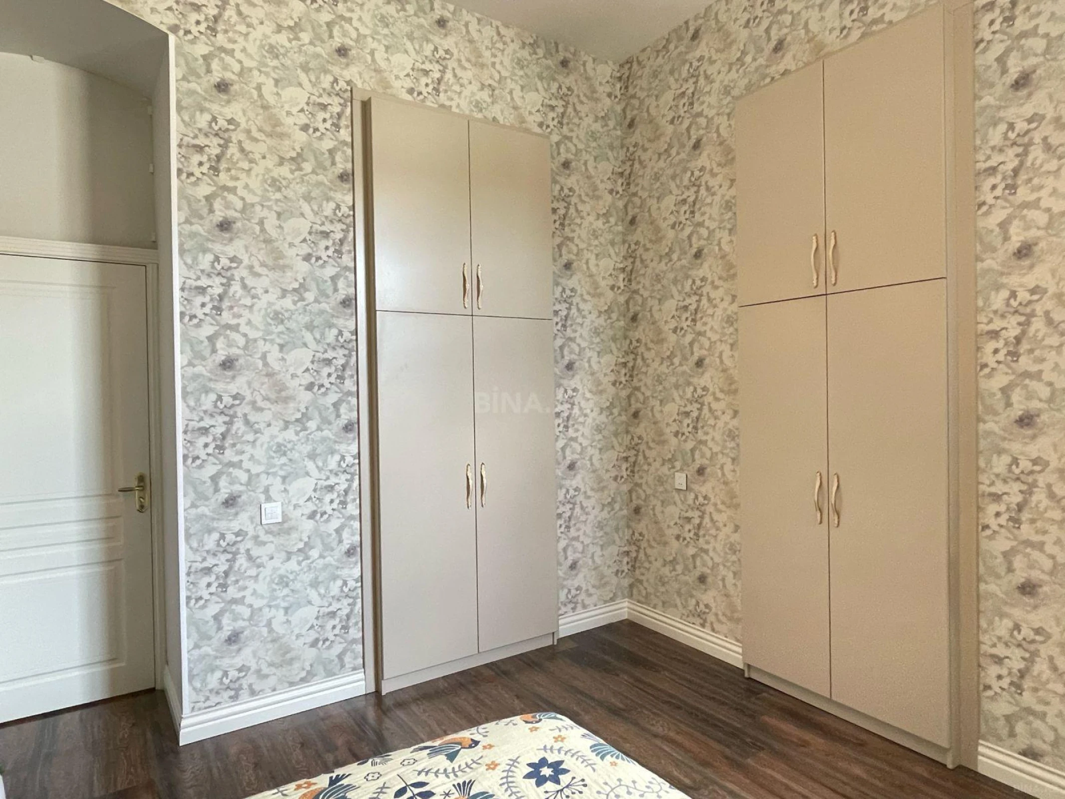 Kirayə verilir 2 otaqlı mənzil 80 m²