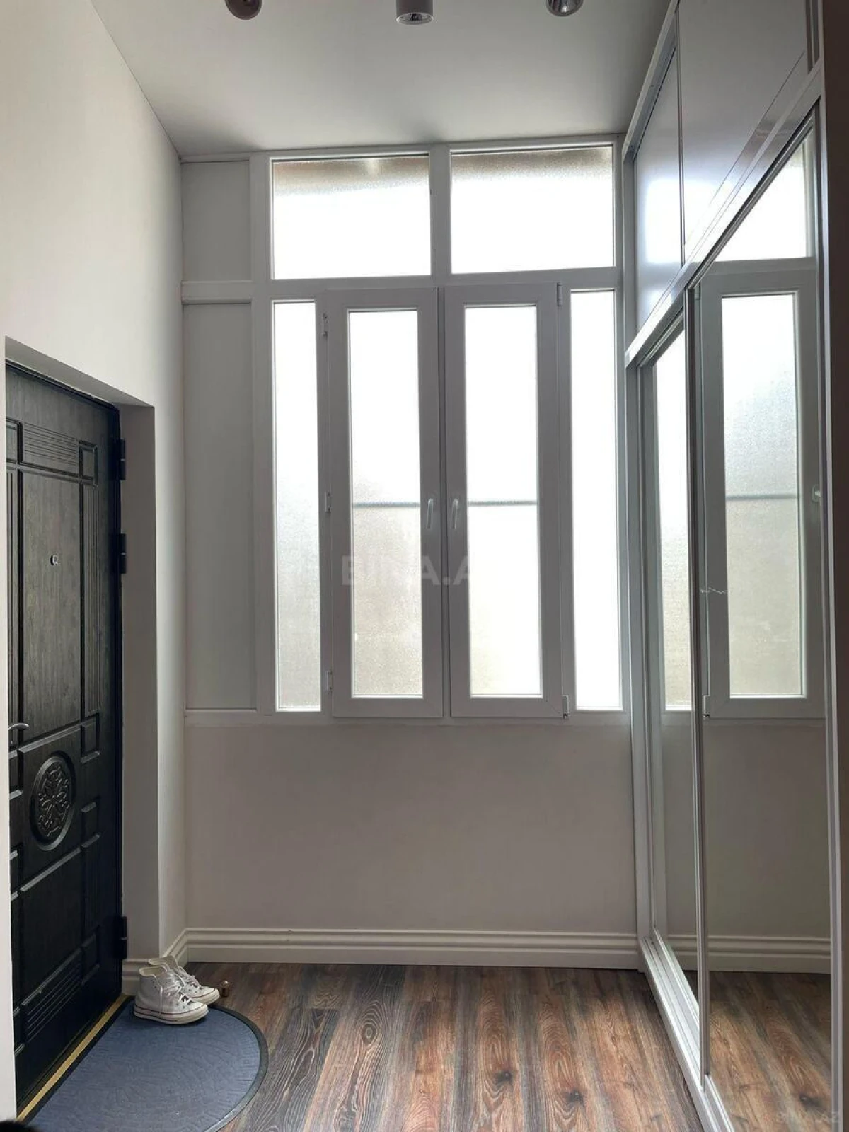 Kirayə verilir 2 otaqlı mənzil 80 m²