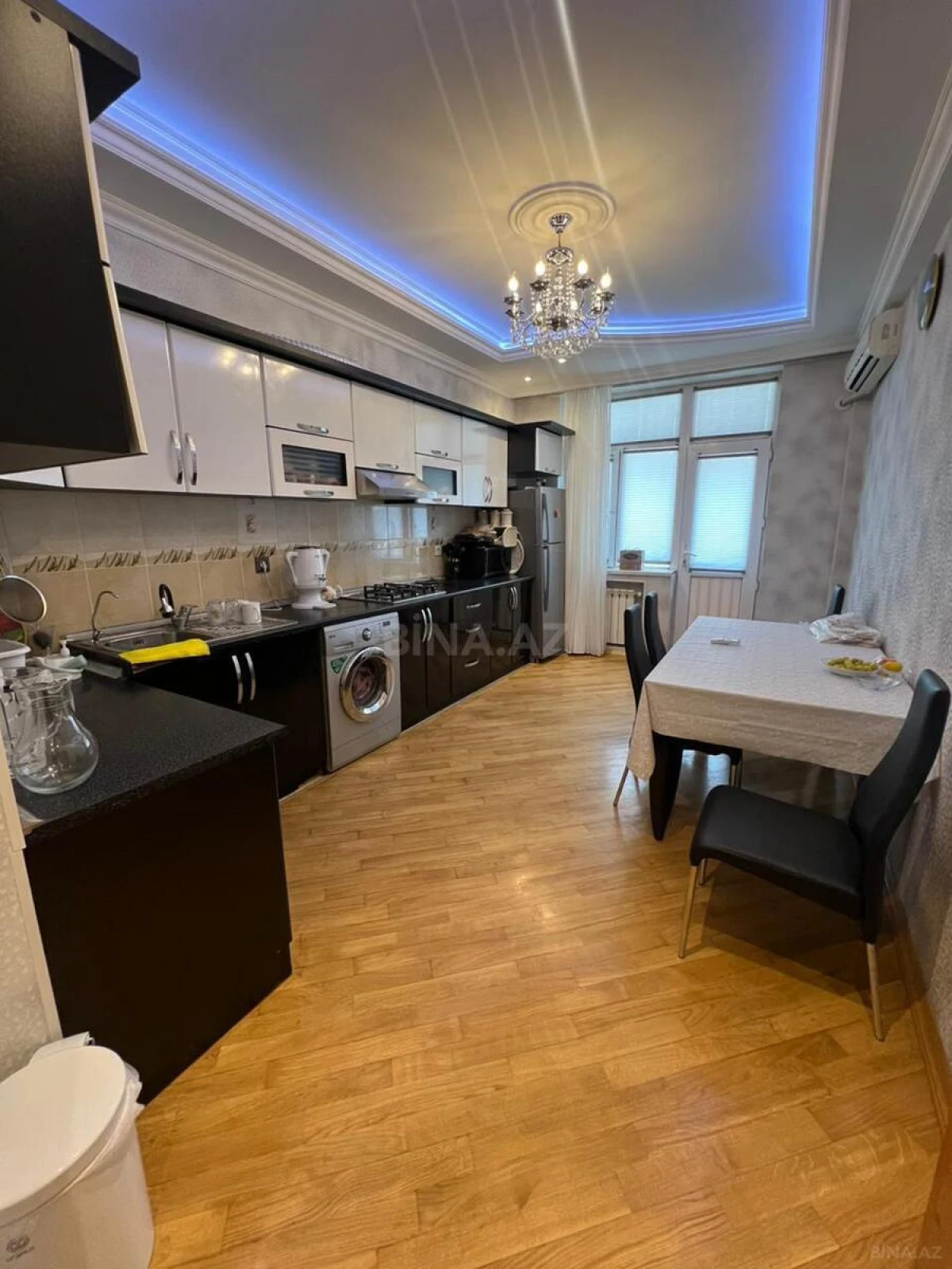 Satılır 3 otaqlı mənzil 130 m²