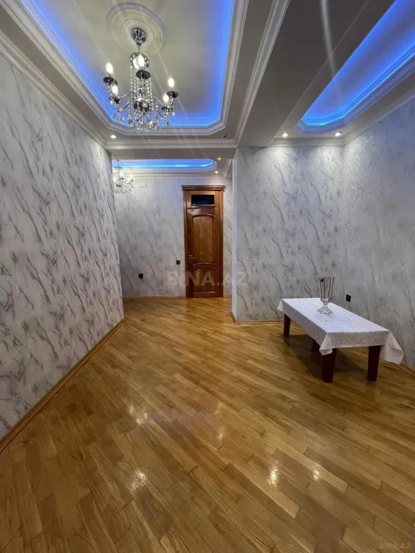 Satılır 3 otaqlı mənzil 130 m²