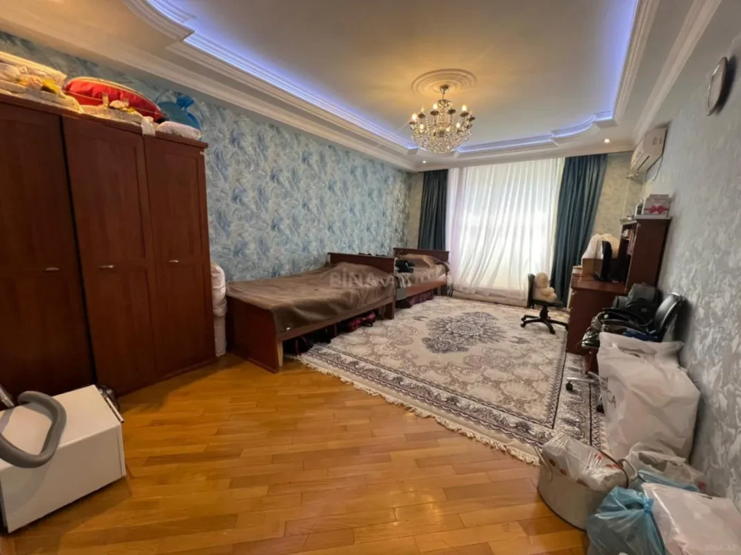 Satılır 3 otaqlı mənzil 130 m²