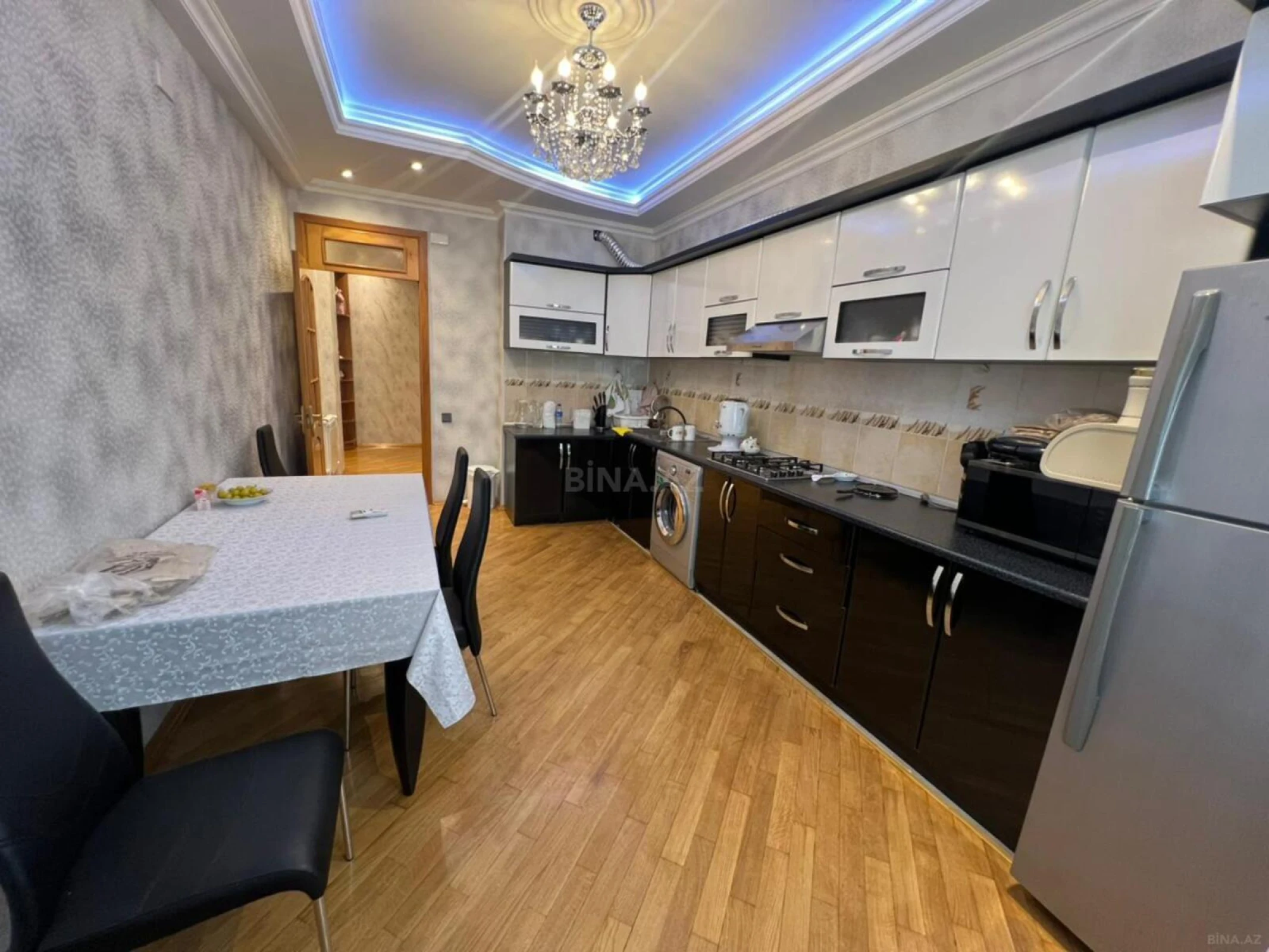 Satılır 3 otaqlı mənzil 130 m²