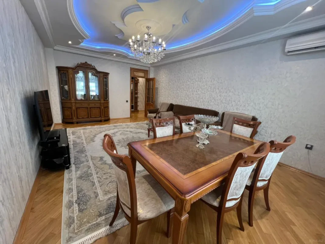 Satılır 3 otaqlı mənzil 130 m²