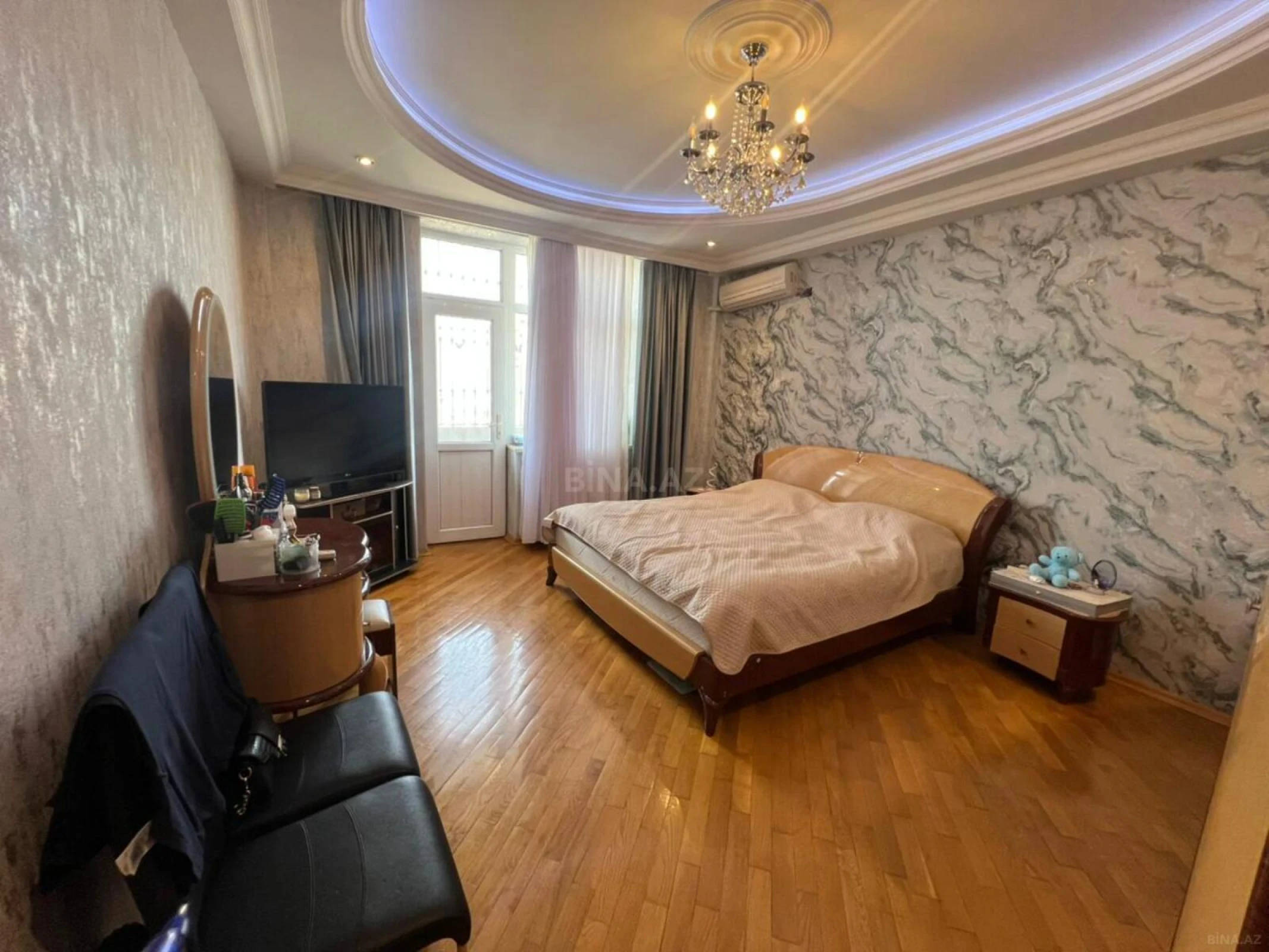 Satılır 3 otaqlı mənzil 130 m²