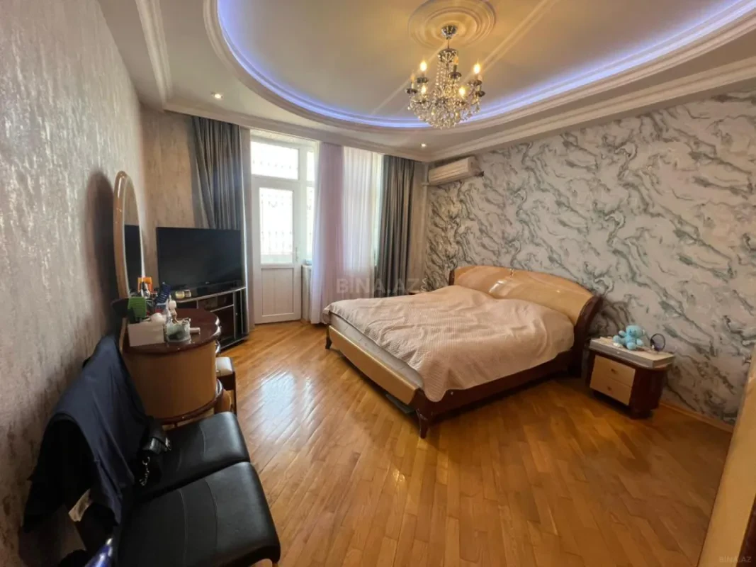 Satılır 3 otaqlı mənzil 130 m²