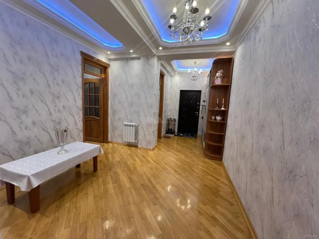 Satılır 3 otaqlı mənzil 130 m²