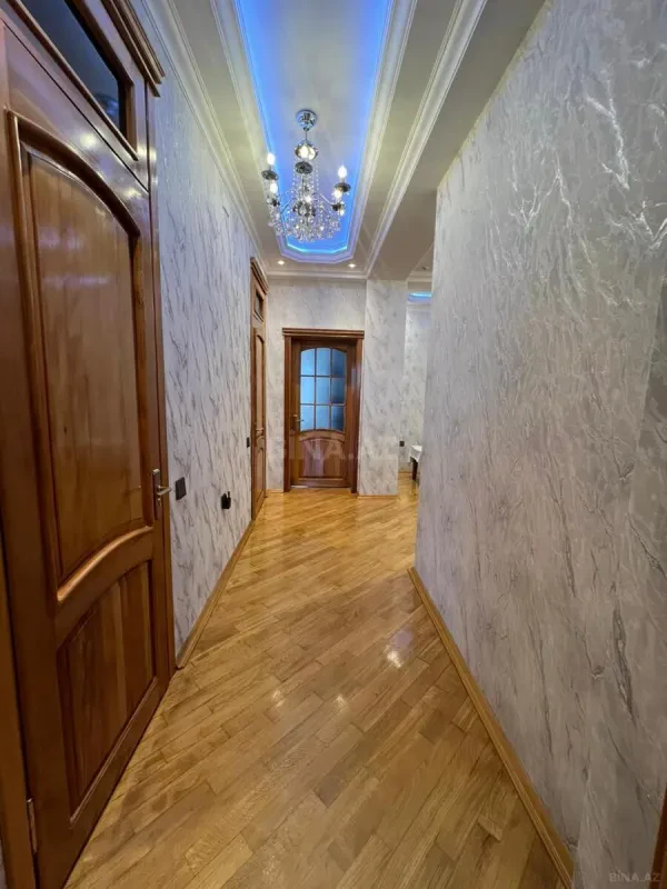 Satılır 3 otaqlı mənzil 130 m²