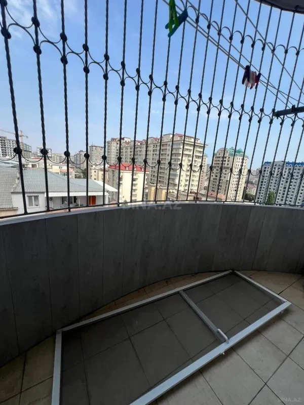 Satılır 3 otaqlı mənzil 130 m²