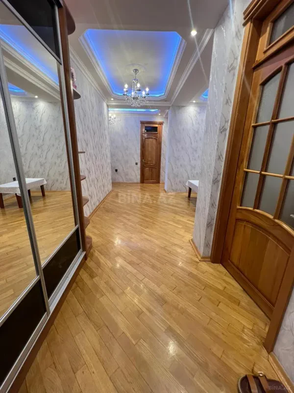 Satılır 3 otaqlı mənzil 130 m²