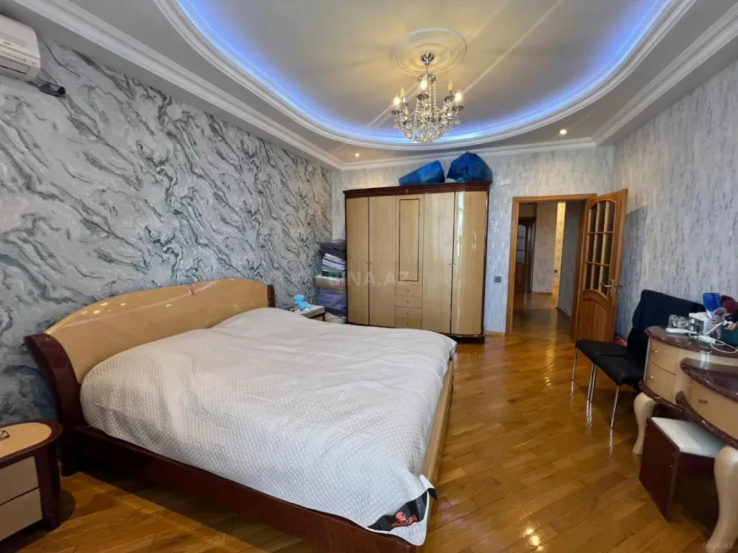 Satılır 3 otaqlı mənzil 130 m²