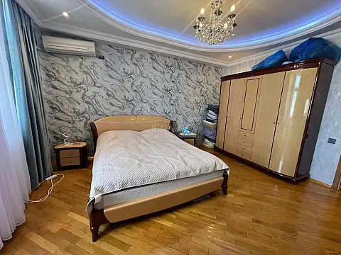 Satılır 3 otaqlı mənzil 130 m²