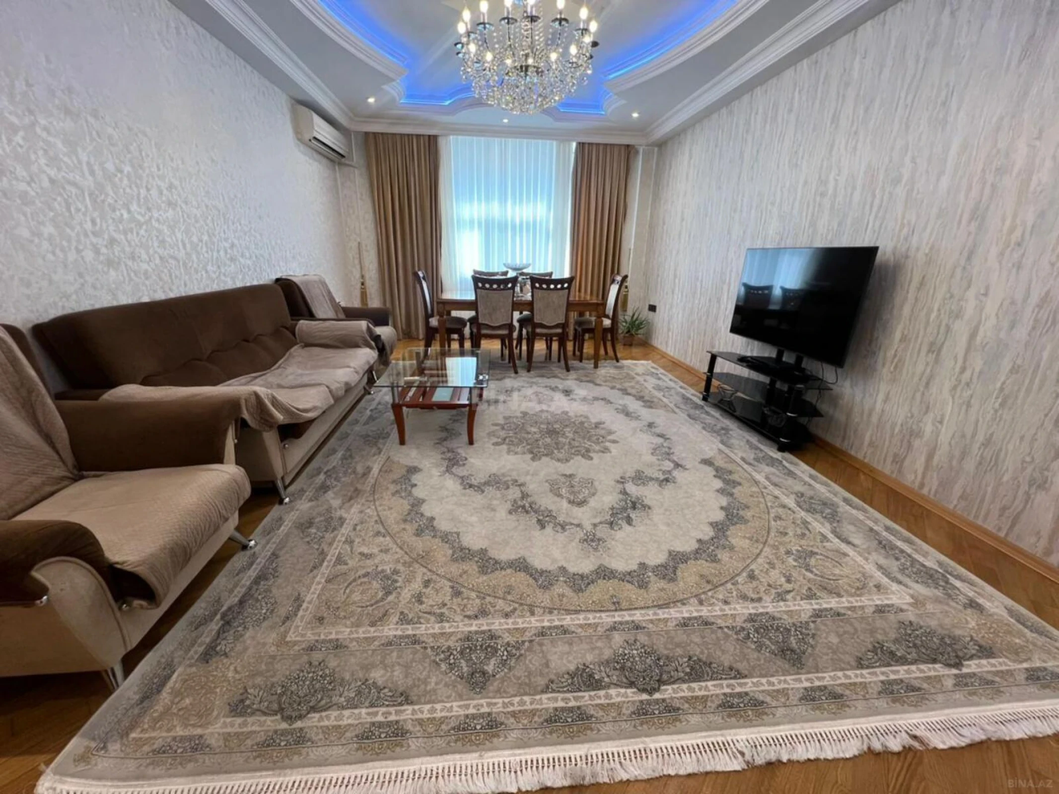 Satılır 3 otaqlı mənzil 130 m²