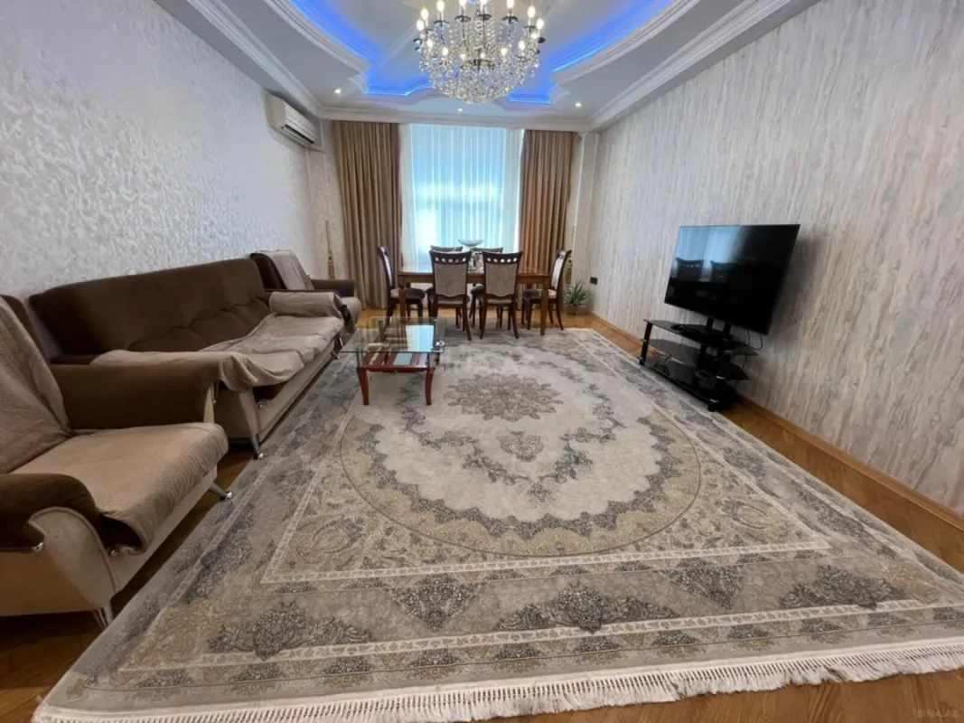Satılır 3 otaqlı mənzil 130 m²