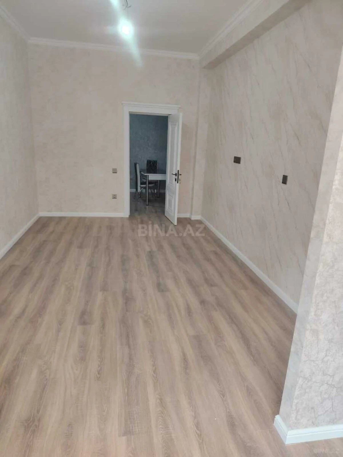 Satılır 2 otaqlı mənzil 83 m²