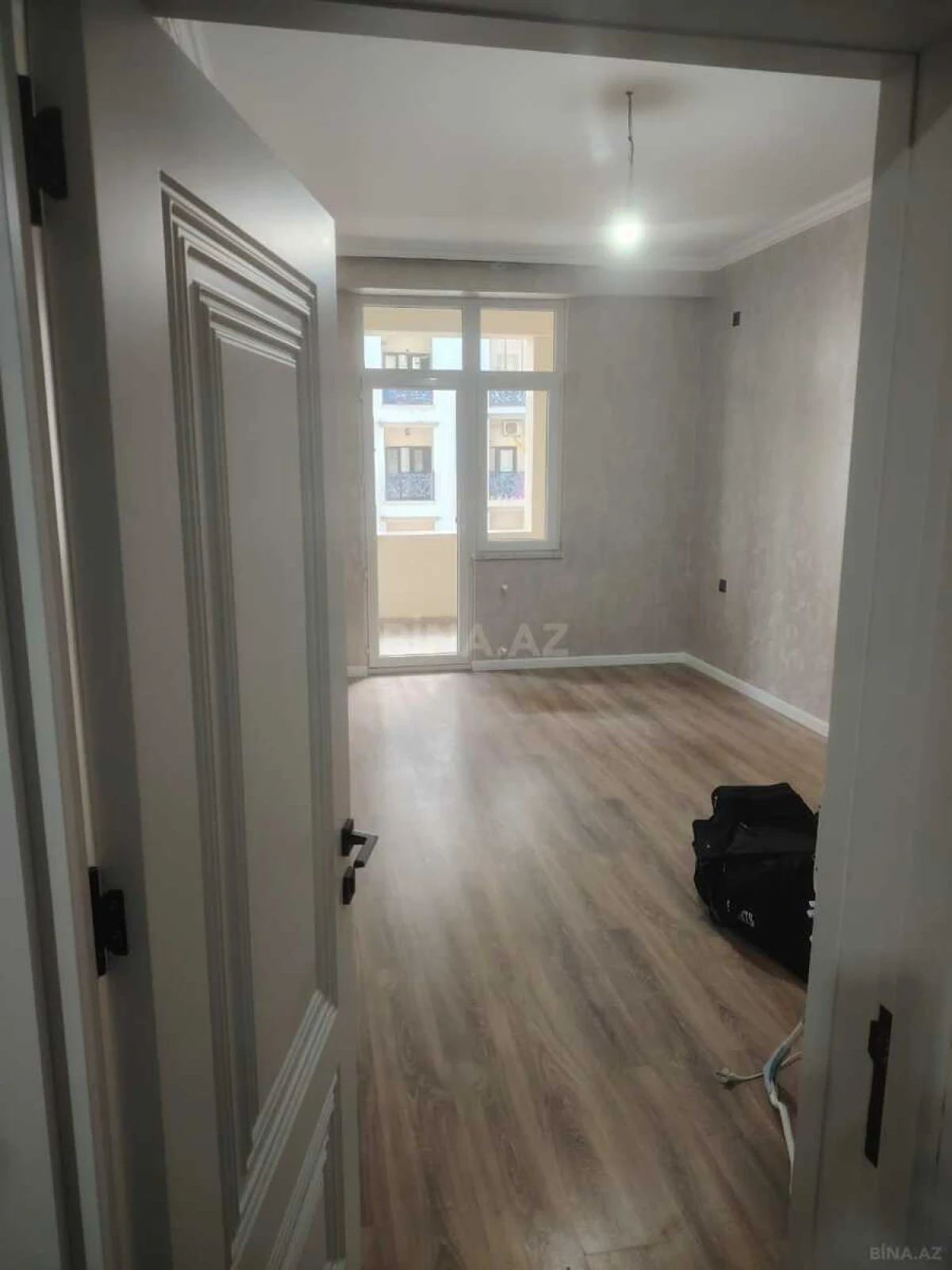 Satılır 2 otaqlı mənzil 83 m²