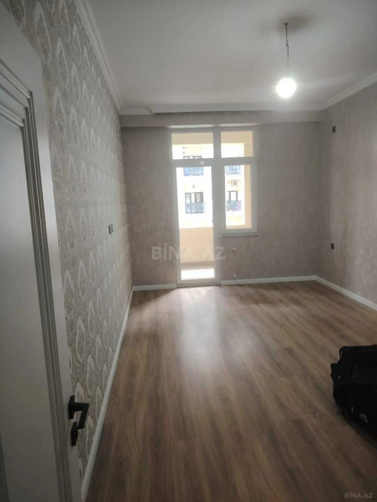 Satılır 2 otaqlı mənzil 83 m²