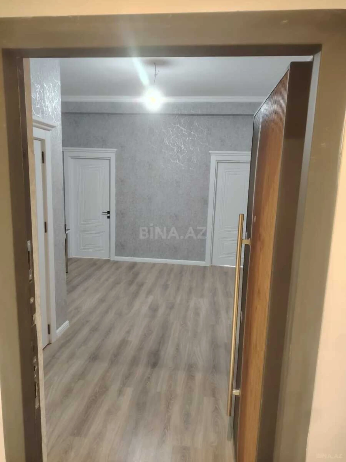 Satılır 2 otaqlı mənzil 83 m²