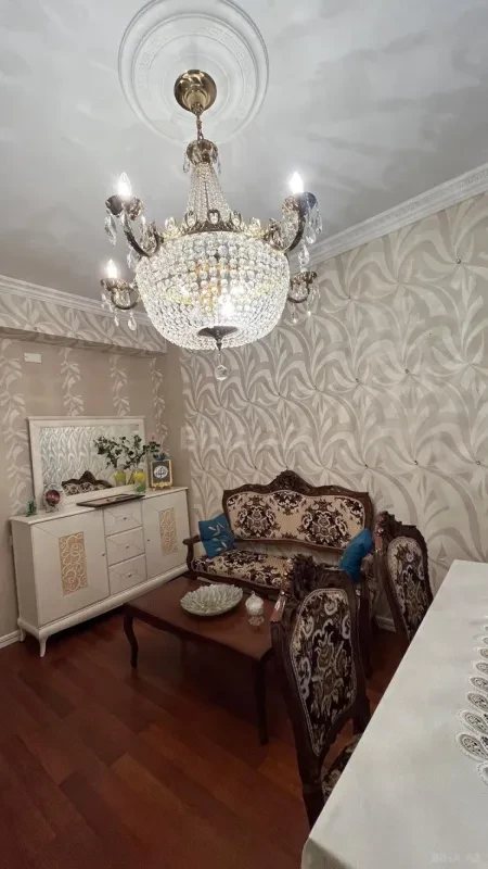 Satılır 4 otaqlı mənzil 100 m²