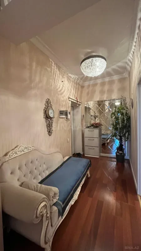 Satılır 4 otaqlı mənzil 100 m²