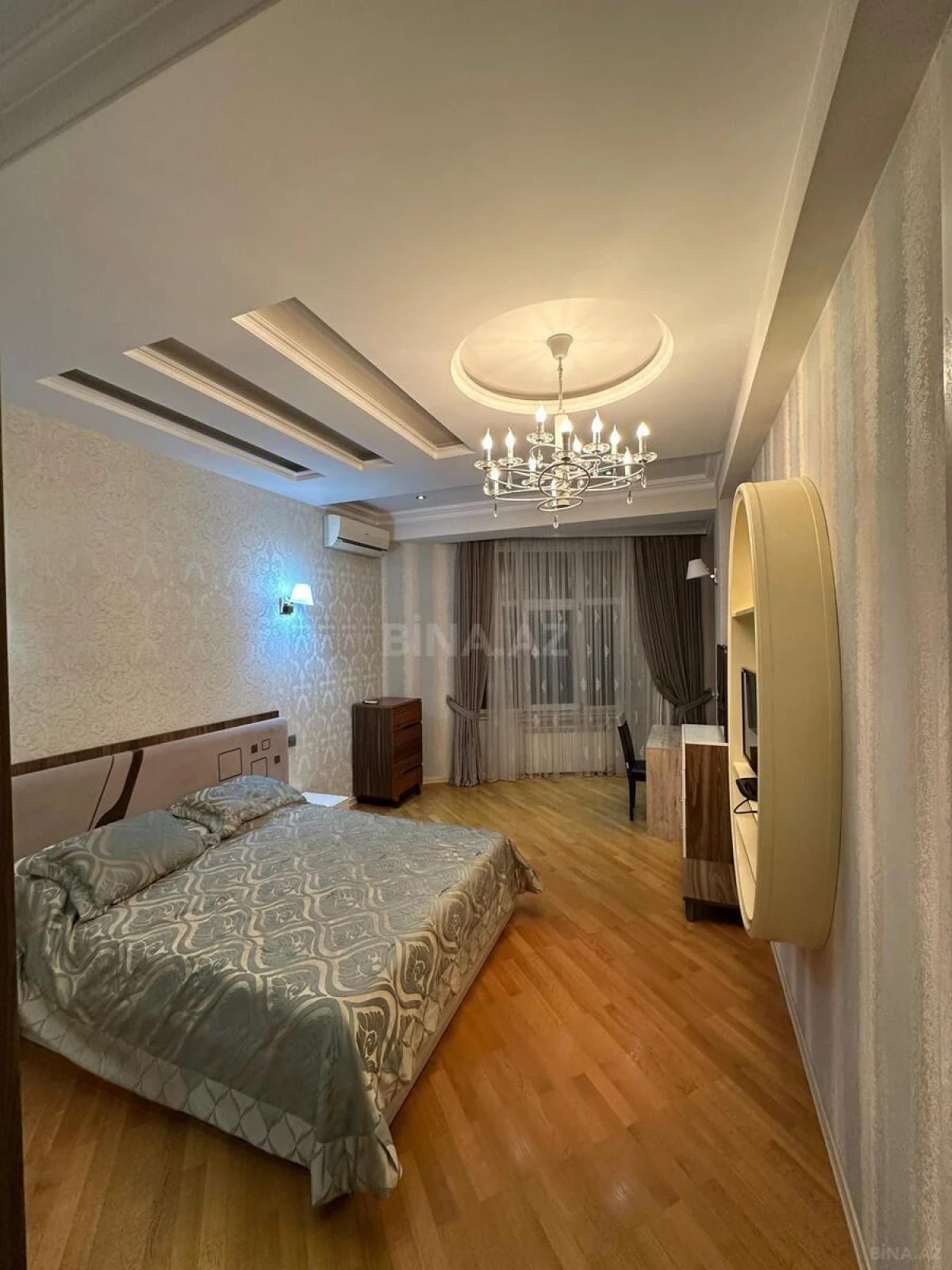 Kirayə verilir 4 otaqlı mənzil 195 m²