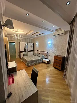 Kirayə verilir 4 otaqlı mənzil 195 m²