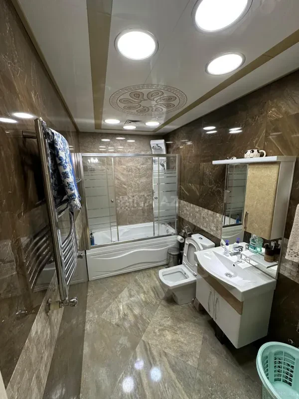 Kirayə verilir 4 otaqlı mənzil 195 m²