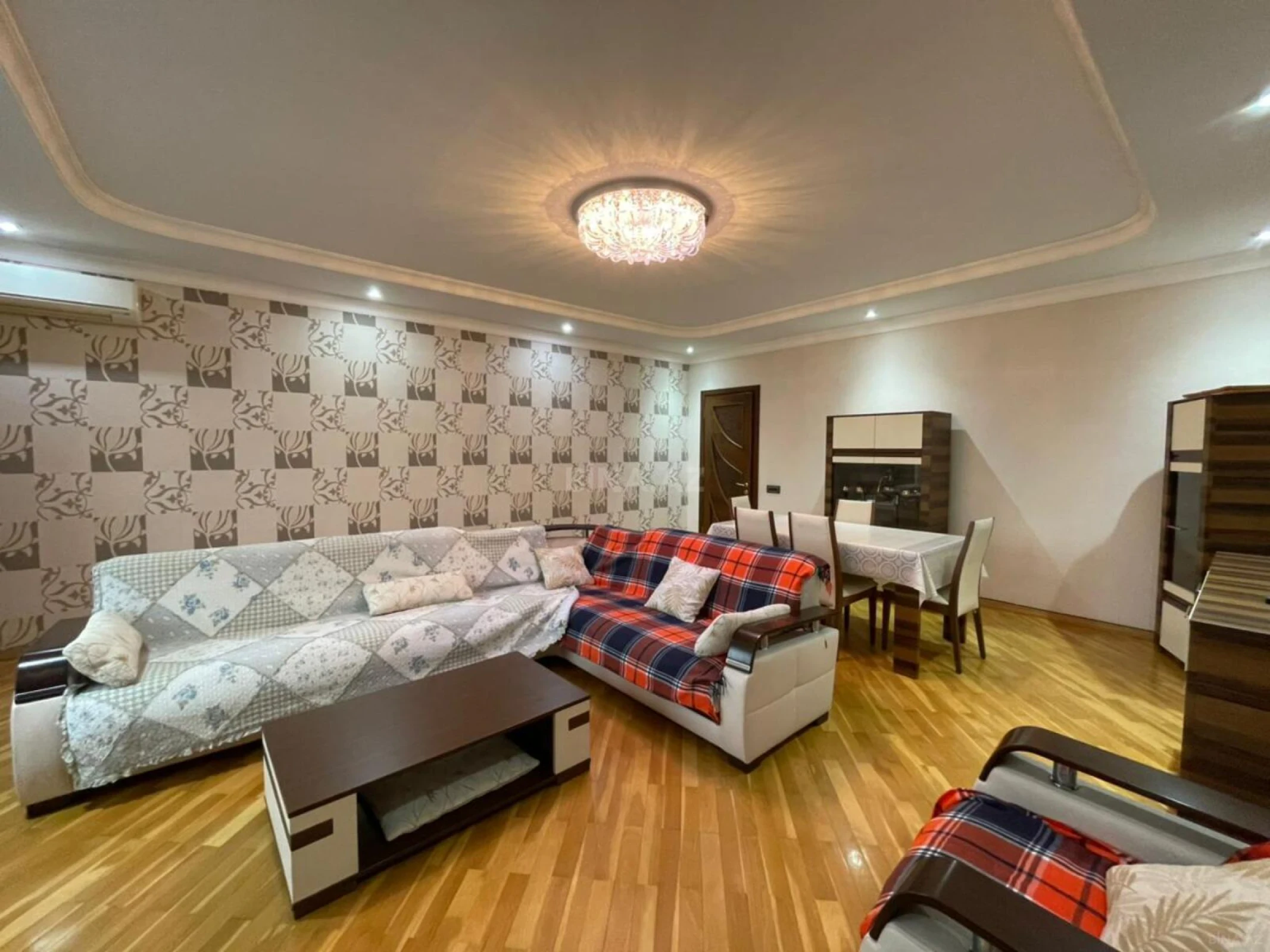 Kirayə verilir 3 otaqlı mənzil 126 m²