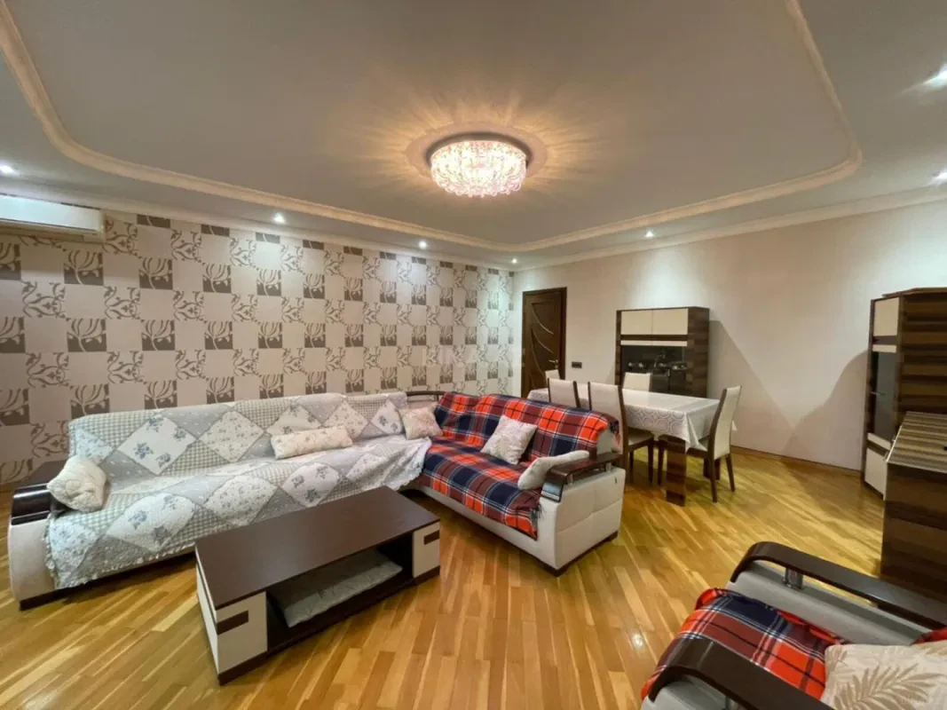 Kirayə verilir 3 otaqlı mənzil 126 m²