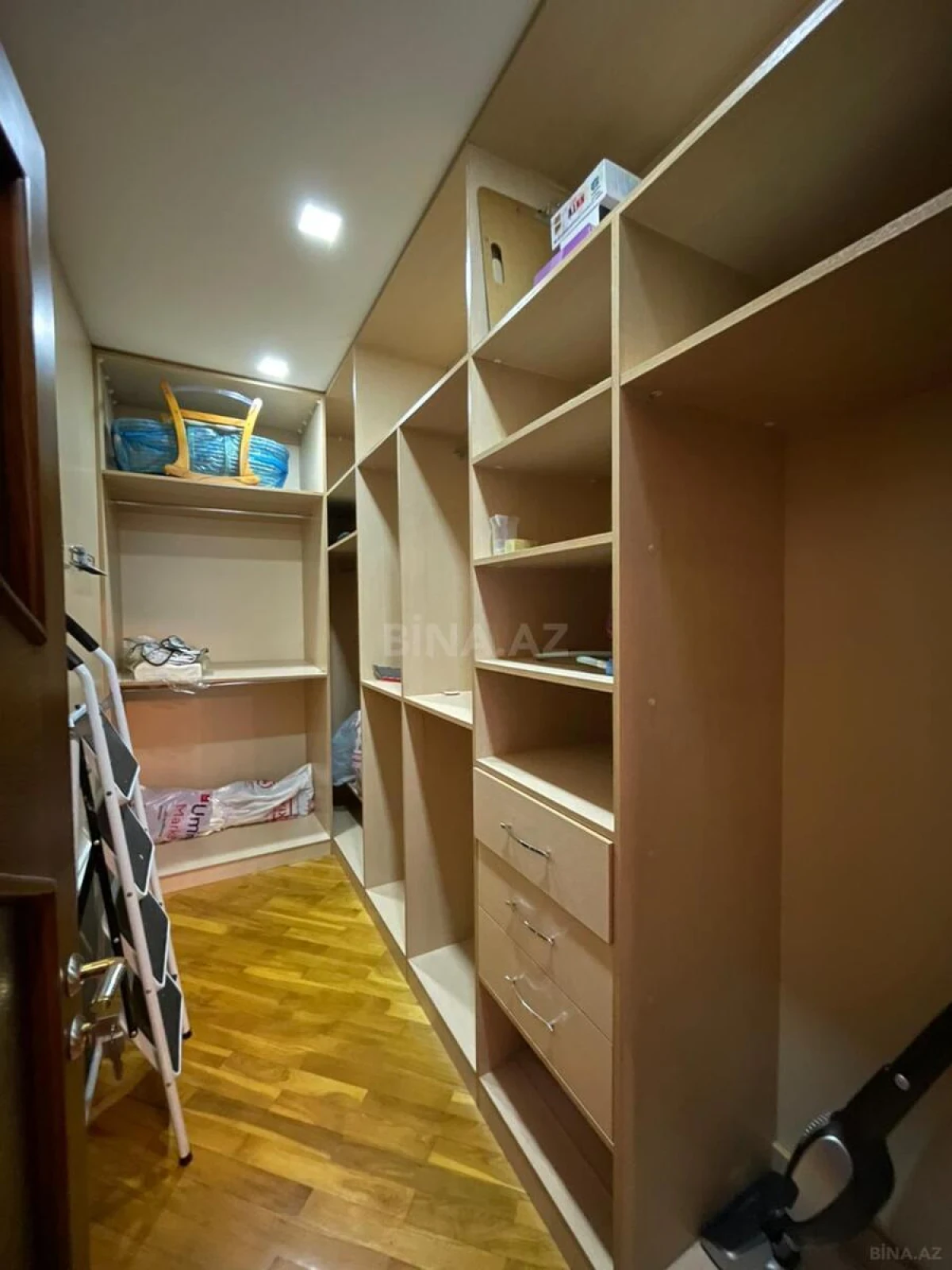 Kirayə verilir 3 otaqlı mənzil 126 m²