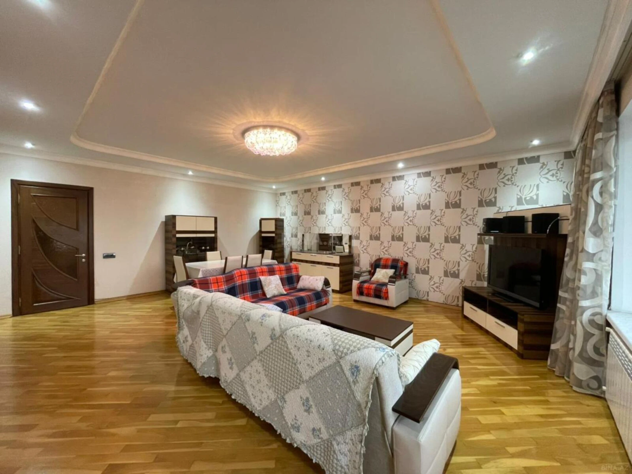 Kirayə verilir 3 otaqlı mənzil 126 m²