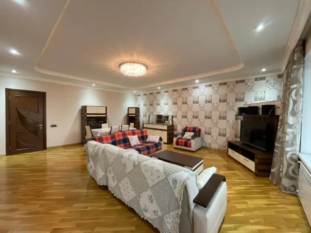 Kirayə verilir 3 otaqlı mənzil 126 m²